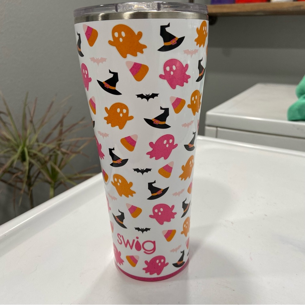 Swig Hey Boo tumbler